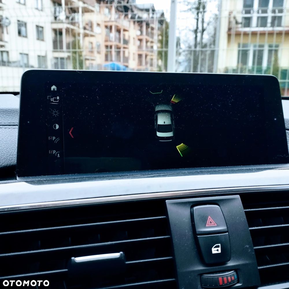 BMW Seria 3 330i GPF xDrive - 17