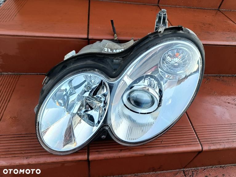 MERCEDES W209 CLK LAMPA IGŁA 2023r PRZÓD PRZEDNIA  BI XENON NIE SKRĘTNY LEWA - 1