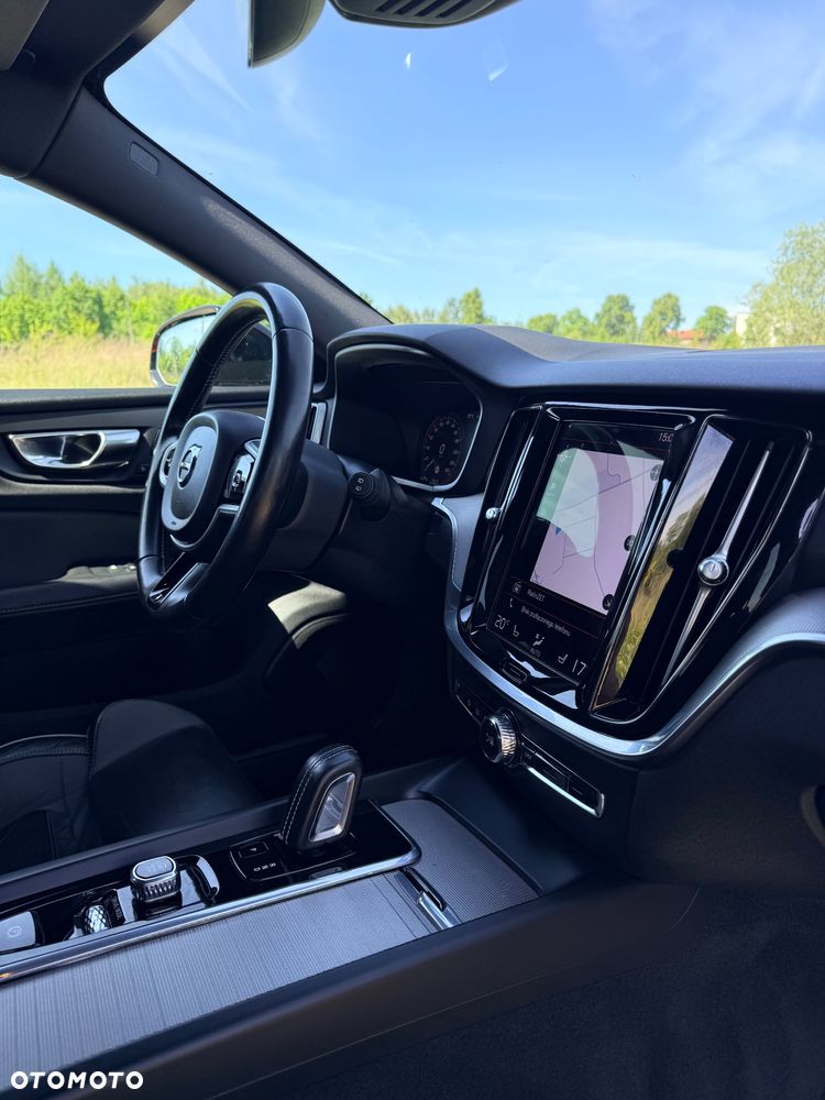 Volvo V60 B4 D R-Design - 28