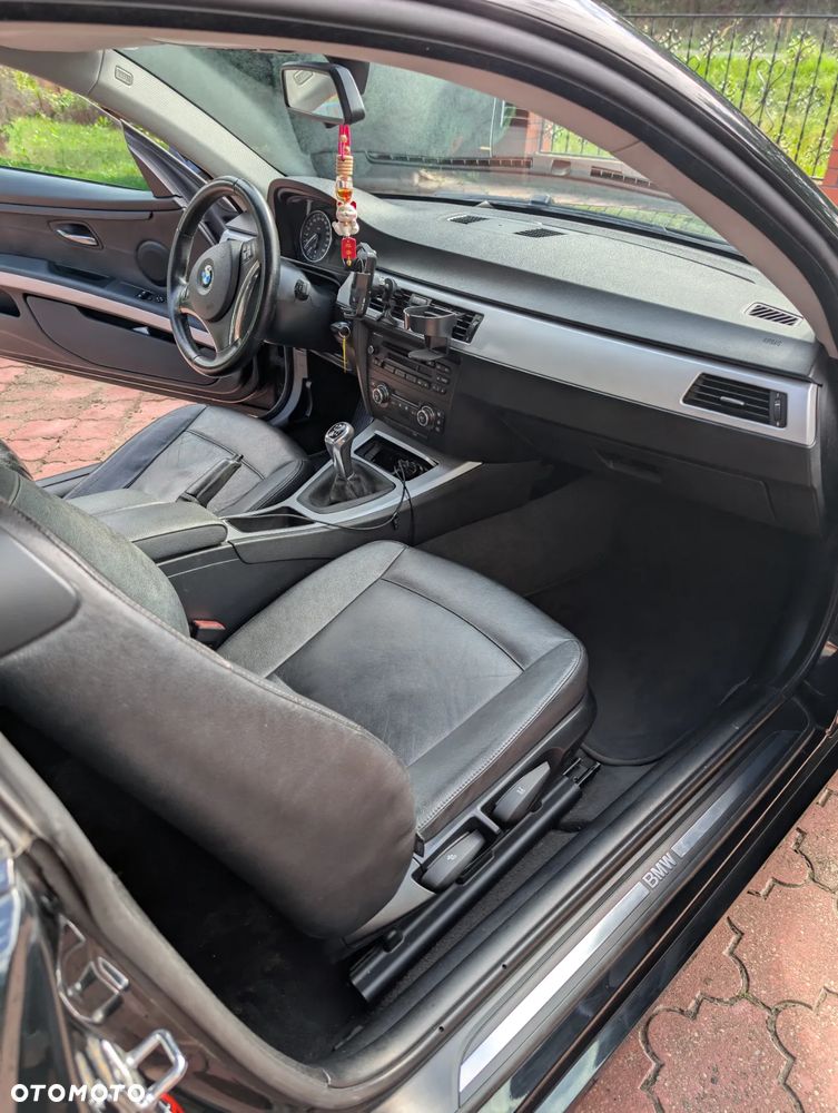 BMW Seria 3 320i Coupe - 14
