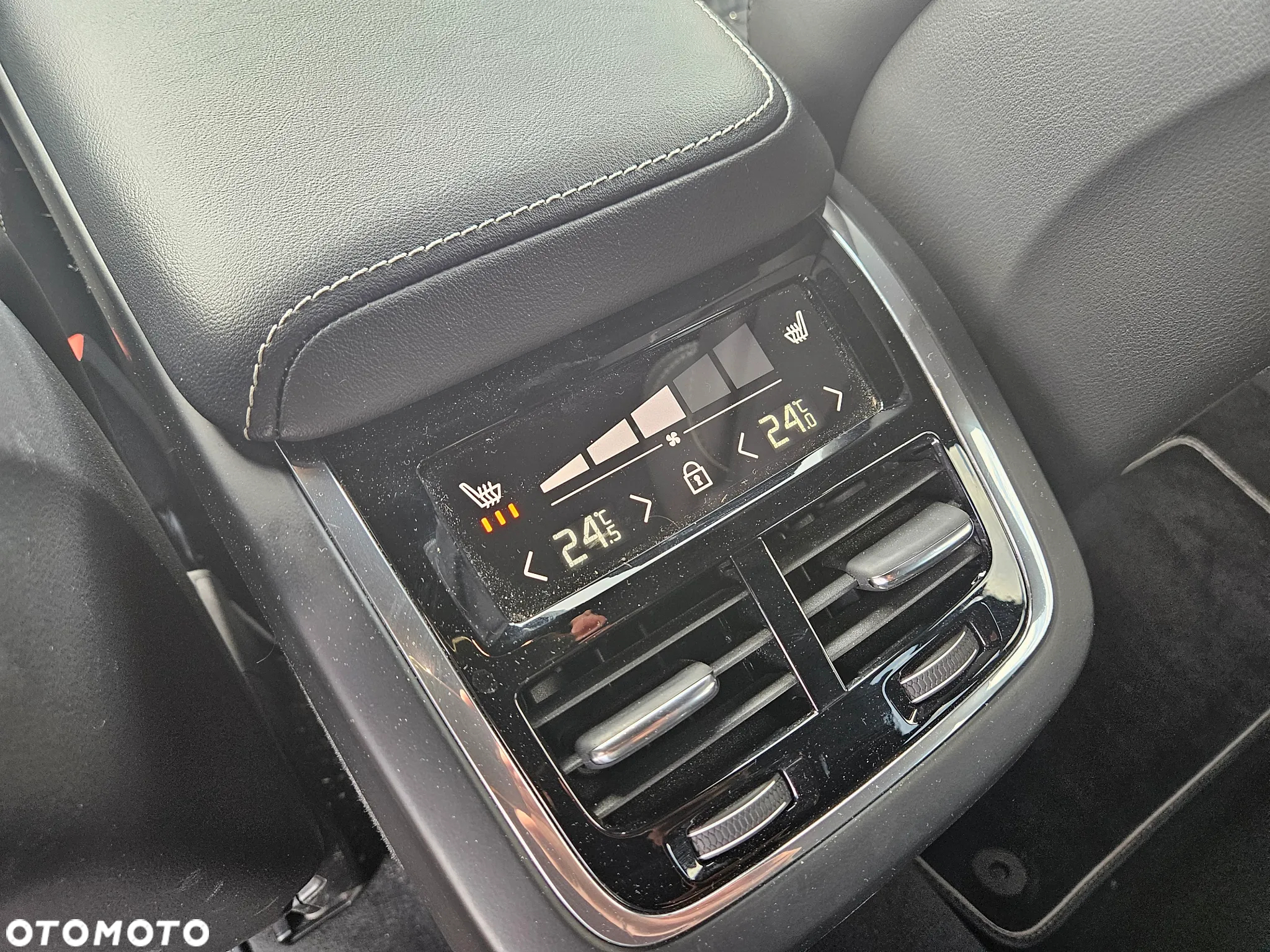 Volvo XC 60 D4 R-Design - 19