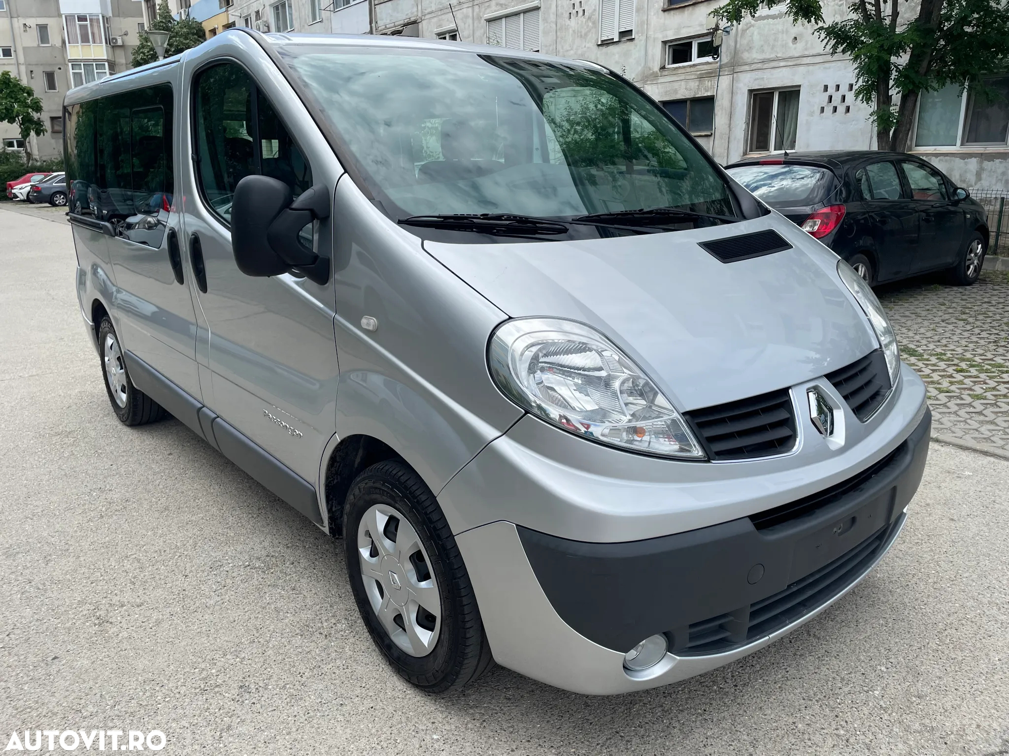 Renault Trafic 2.0 dCi 115 Passenger Expression - 2