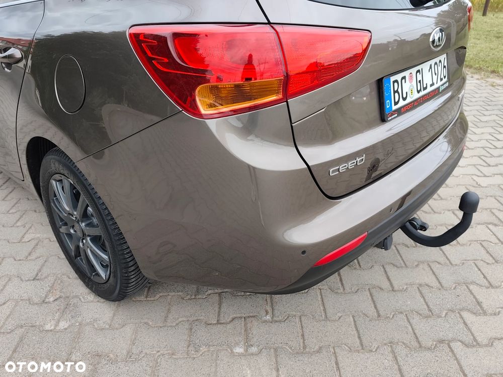 Kia Ceed 1.6 CRDi 128 Fifa World Cup Edition - 38