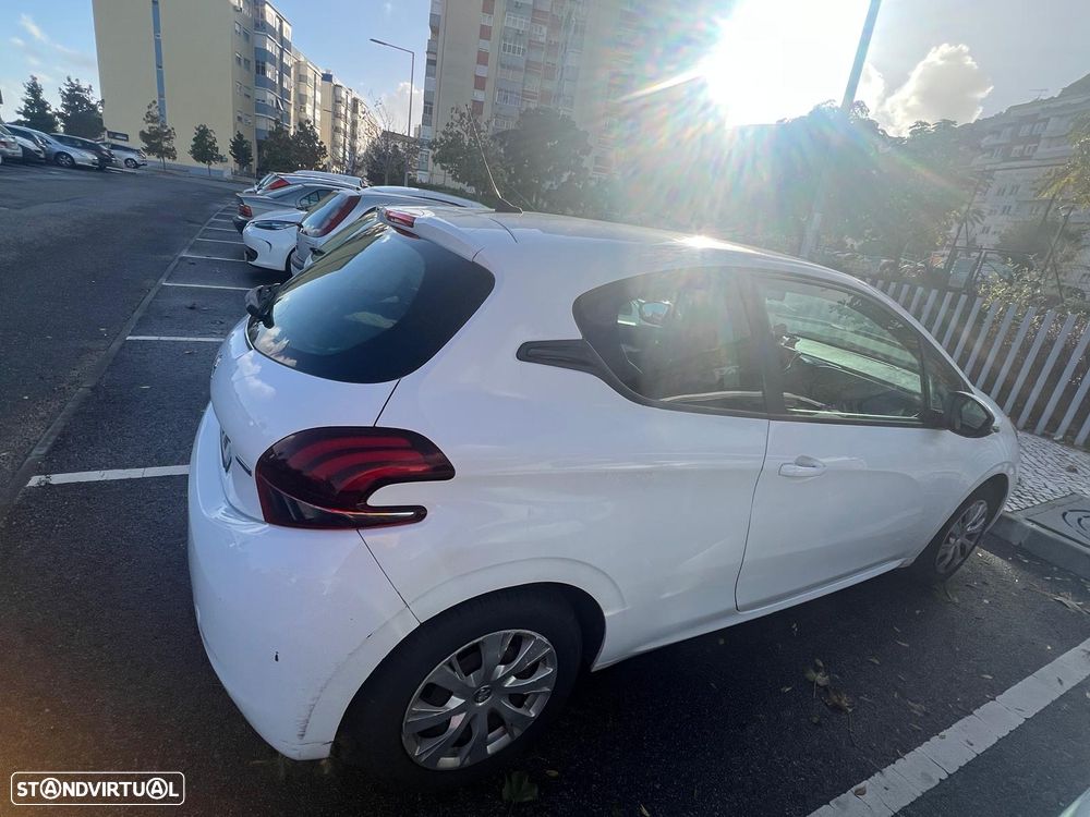 Peugeot 208 - 3