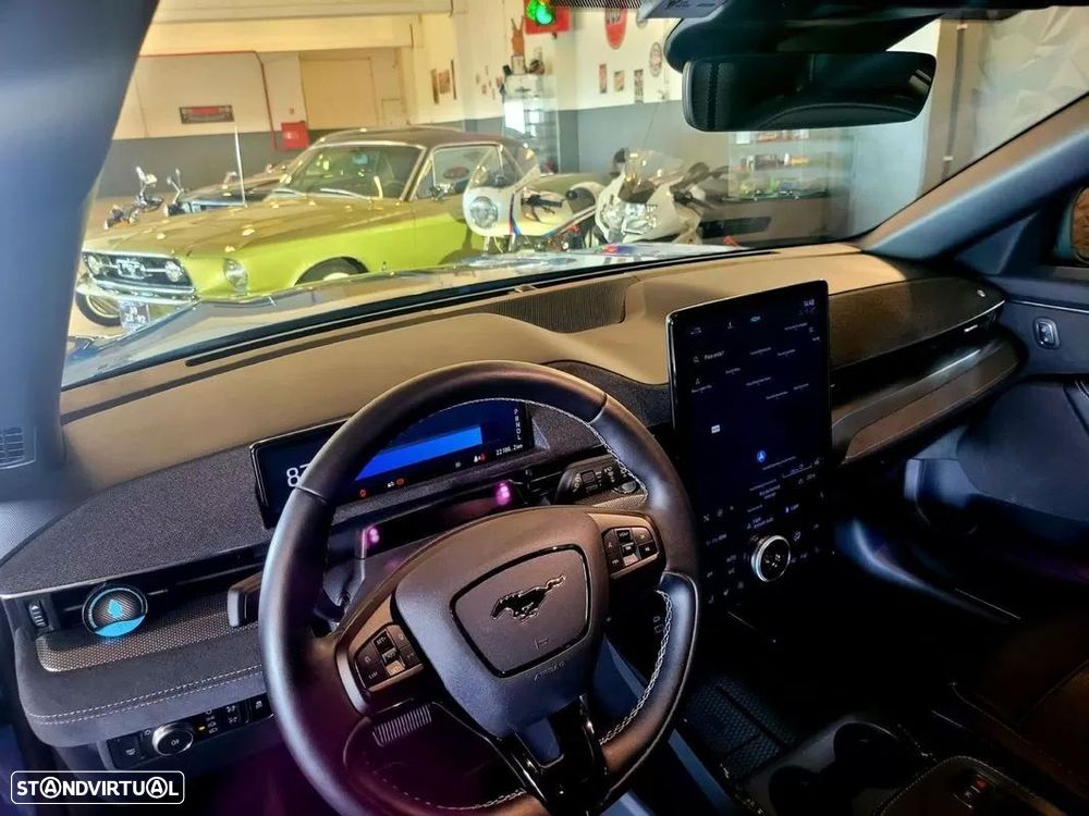 Ford Mustang Mach-E GT AWD - 30