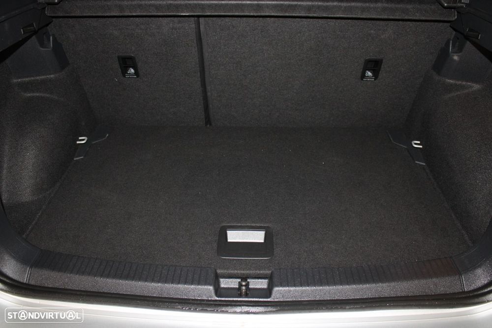 Volkswagen T-Cross 1.0 TSI Life — fotografia 25