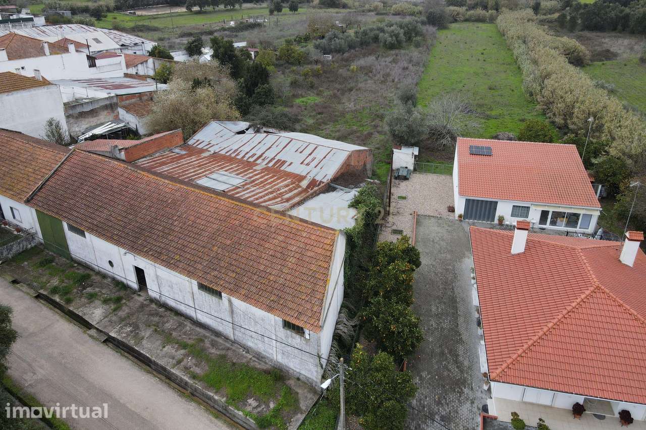 Espaçoso Térreo com Garagem em Localização Privilegiada - Grande imagem: 2/35