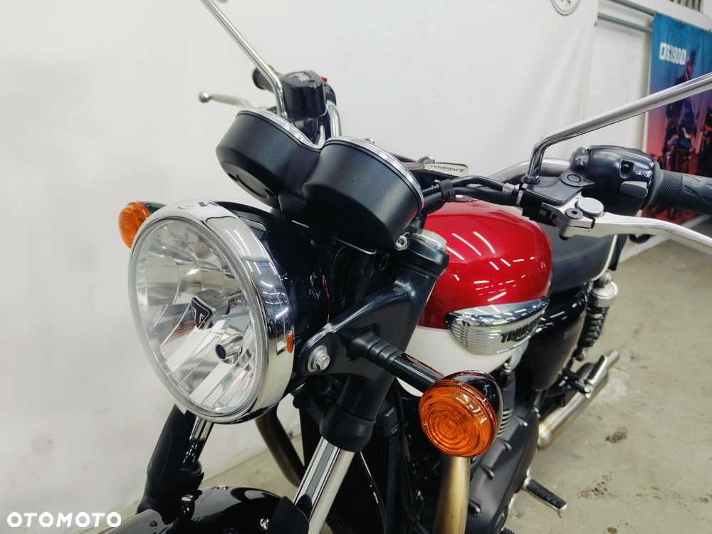 Triumph Bonneville - 19