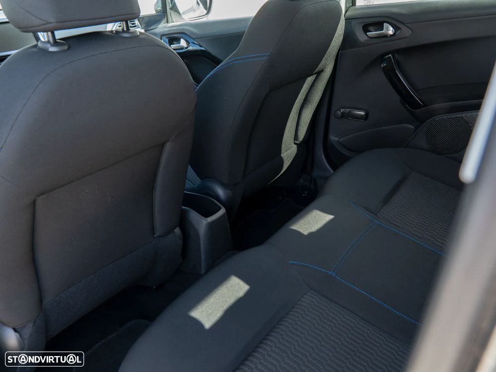 Peugeot 208 1.2 PureTech Style - 23