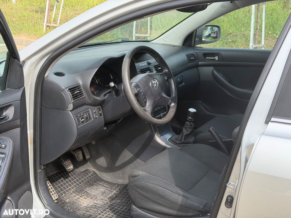 Toyota Avensis - 9
