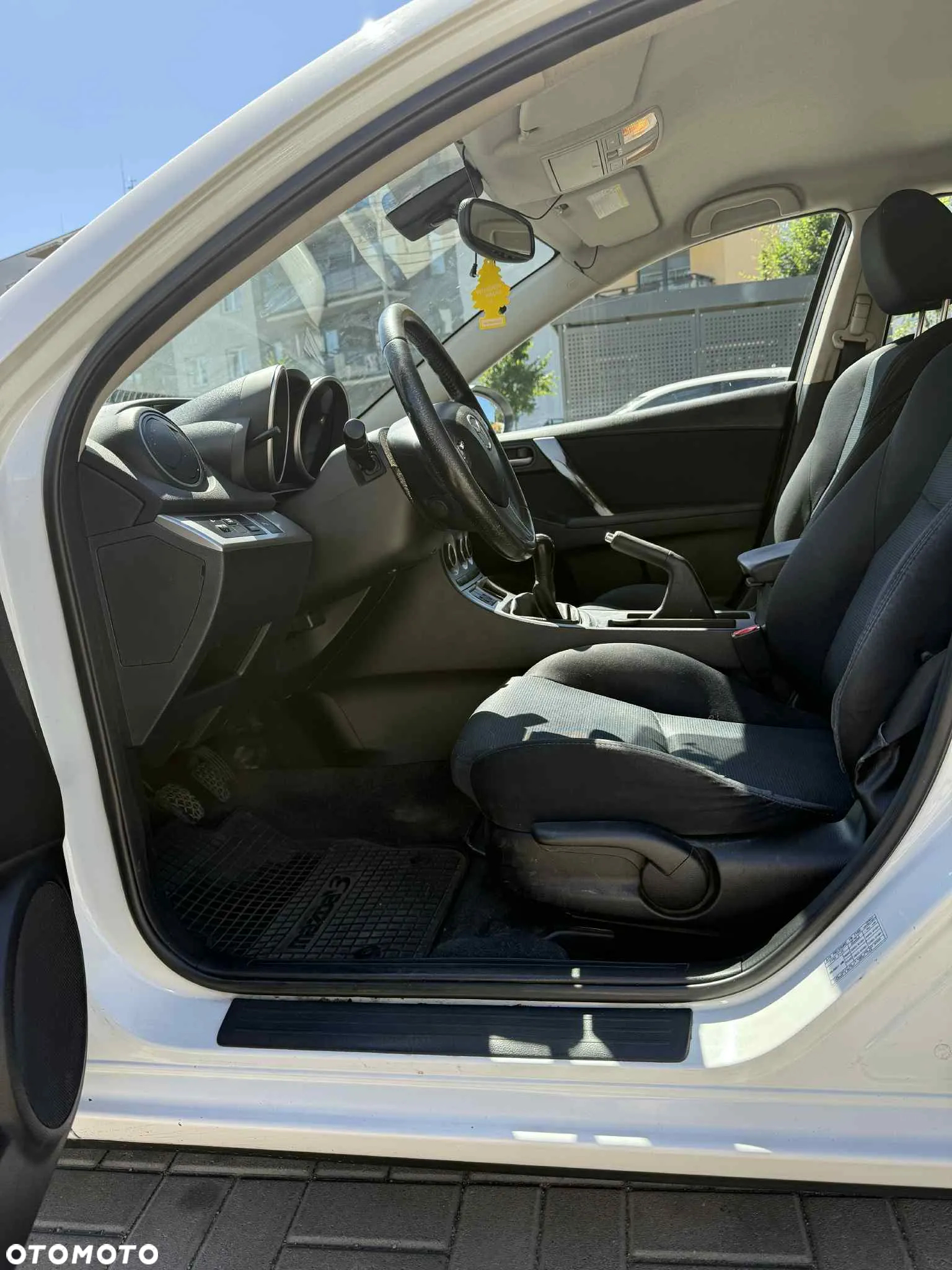 Mazda 3 1.6 Exclusive + - 13