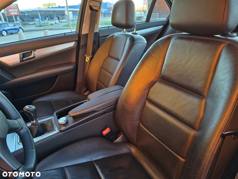 Mercedes-Benz Klasa C 200 Avantgarde Edition - 29