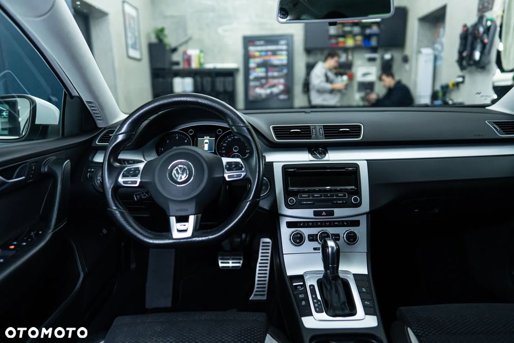 Volkswagen Passat 2.0 TDI DSG BlueMotion Technology R-Line - 35