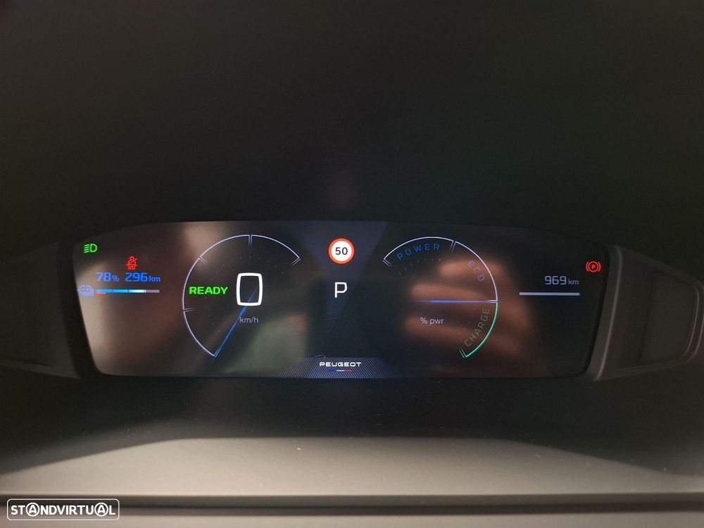 Peugeot e-2008 54 kWh Allure - 18