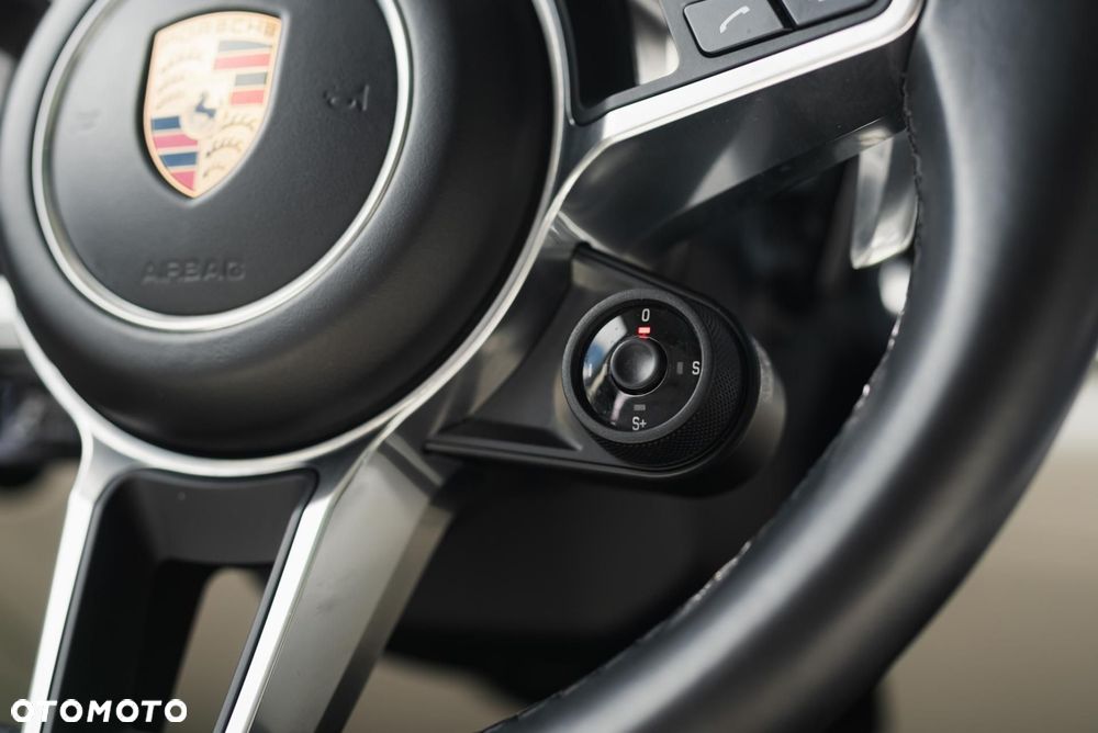Porsche Panamera 4S - 34