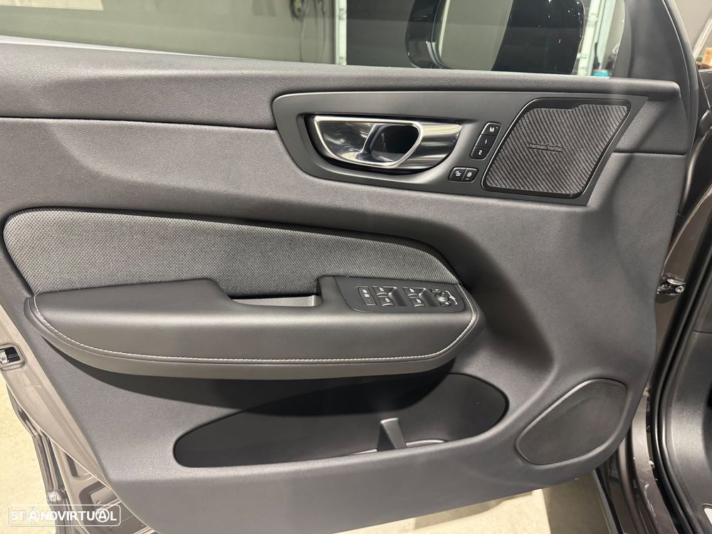 Volvo XC 60 2.0 T6 PHEV R-Design AWD - 27