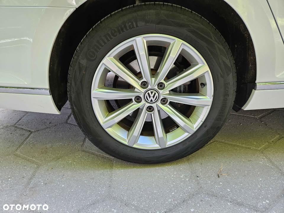 Volkswagen Passat 2.0 TDI SCR Highline - 13