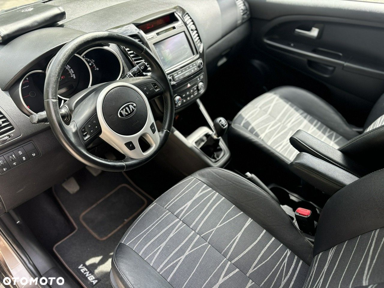Kia Venga - 10
