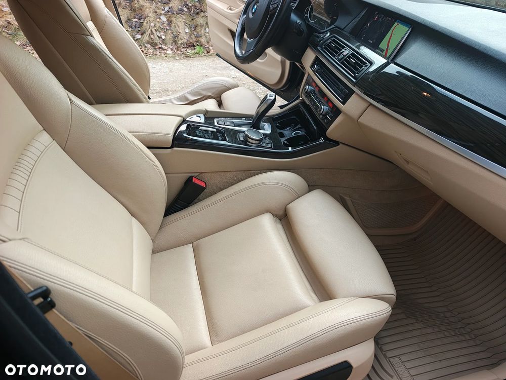 BMW Seria 5 520d xDrive - 12