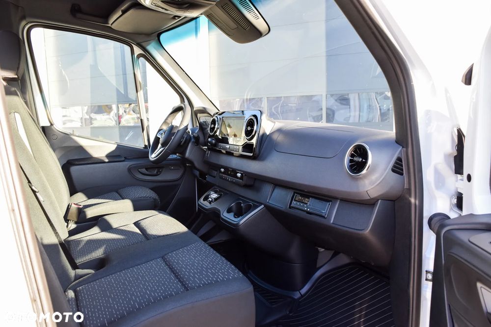 Mercedes-Benz Sprinter 319 - 21