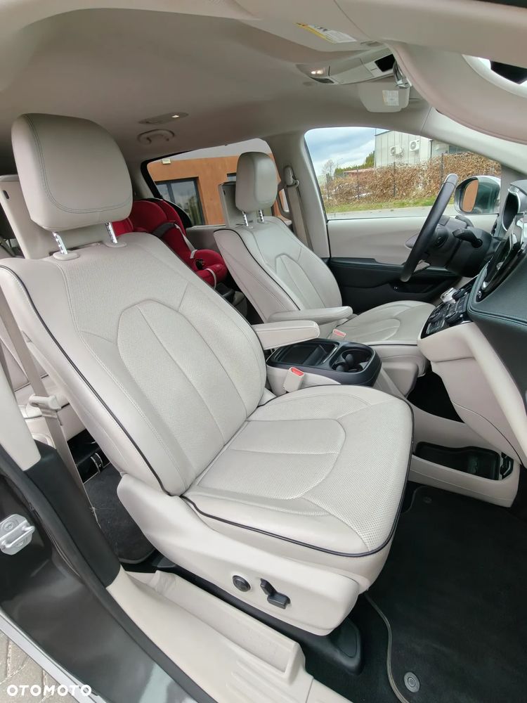 Chrysler Pacifica - 20