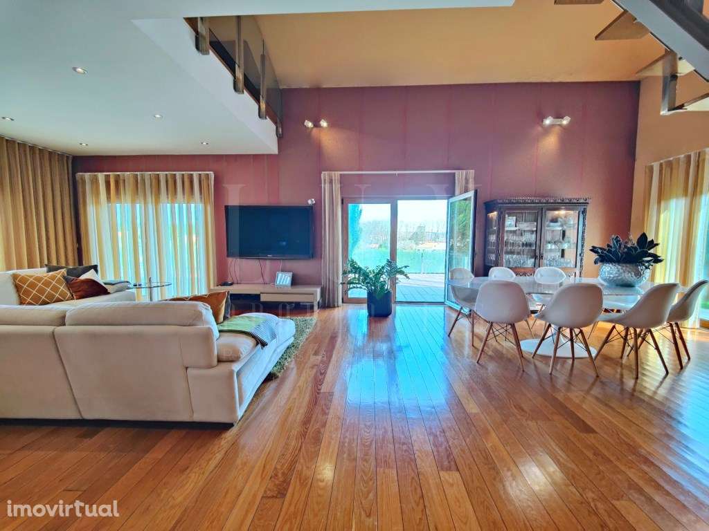 MORADIA DE LUXO COM 14.000m2 de TERRENO EM COLARES - Grande imagem: 3/60