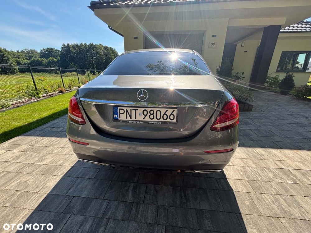 Mercedes-Benz Klasa E - 9