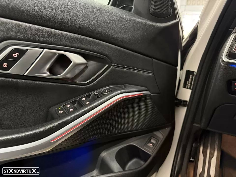 BMW 320 d Touring Pack Desportivo M Pro Auto - 22