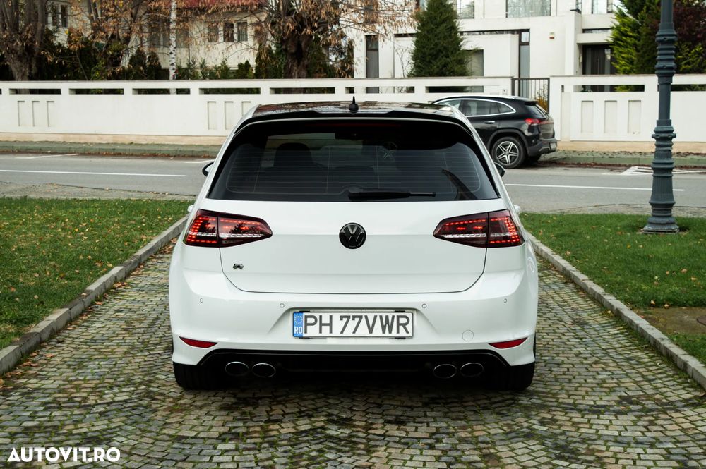 Volkswagen Golf - 33