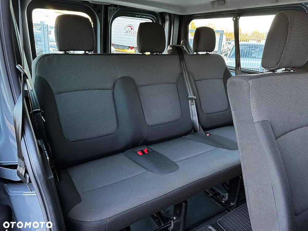 Renault Trafic 2.0 dCi - 13