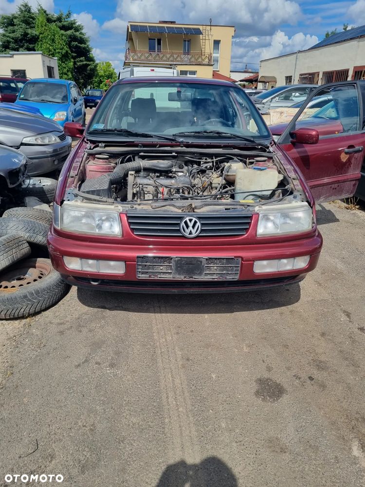 Volkswagen Passat b4 sedan 1.8i na części - 1