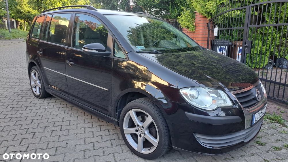 Volkswagen Touran - 1