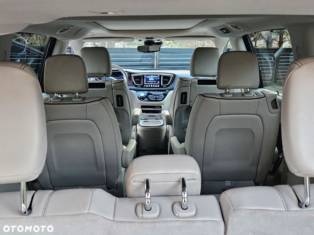 Chrysler Pacifica - 10