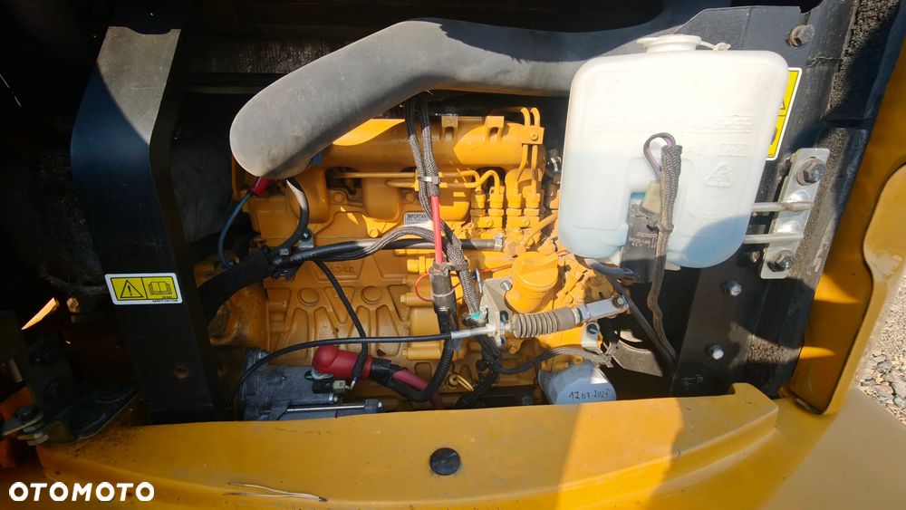 Caterpillar - 10