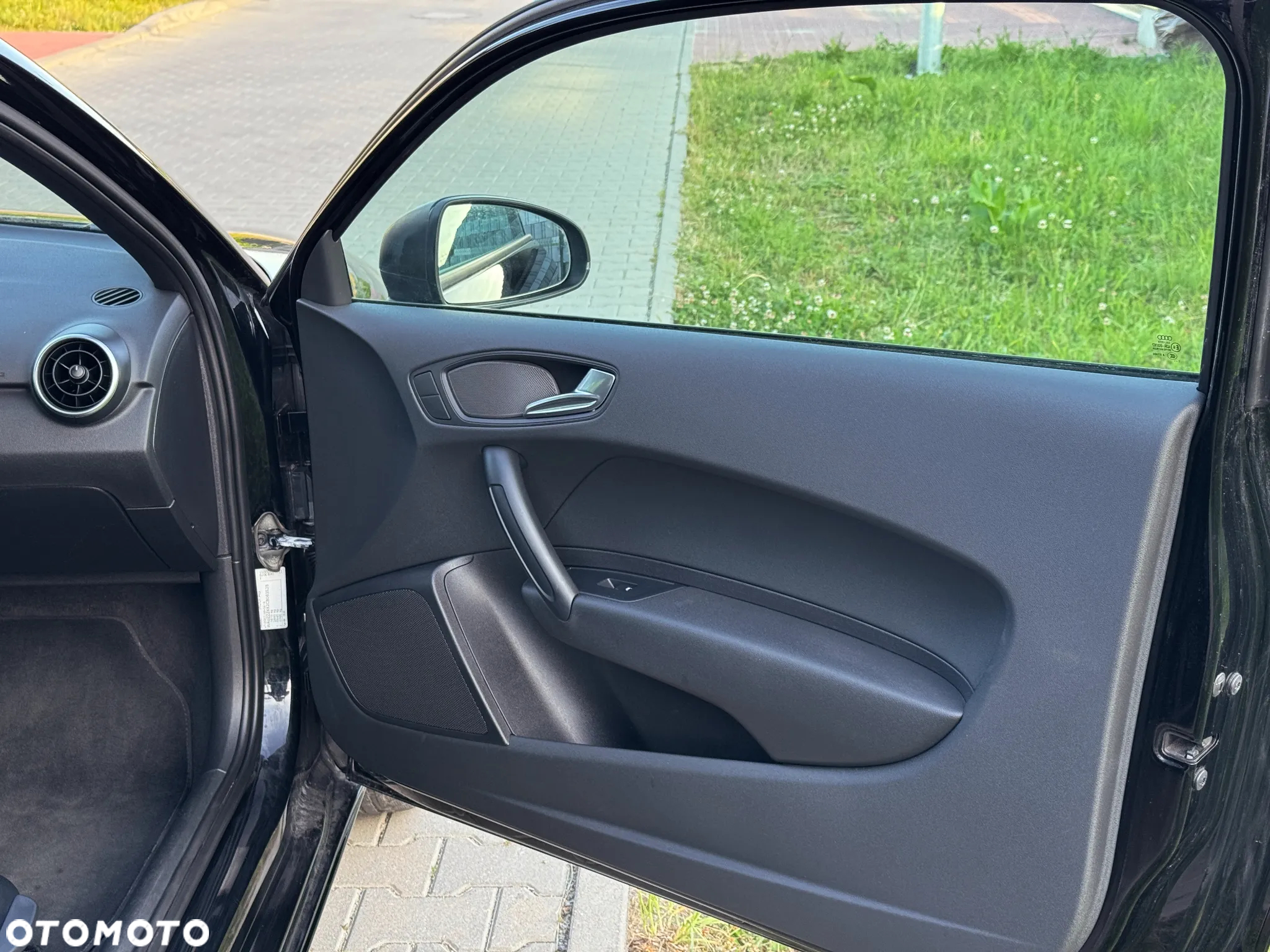 Audi A1 1.6 TDI S tronic Attraction - 21