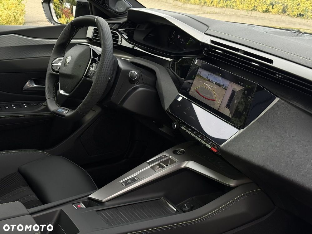 Peugeot 408 - 23
