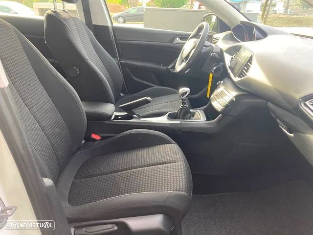 Peugeot 308 1.5 BlueHDi Style - 29