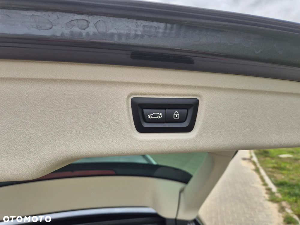 BMW Seria 3 318d Touring Luxury Line - 17