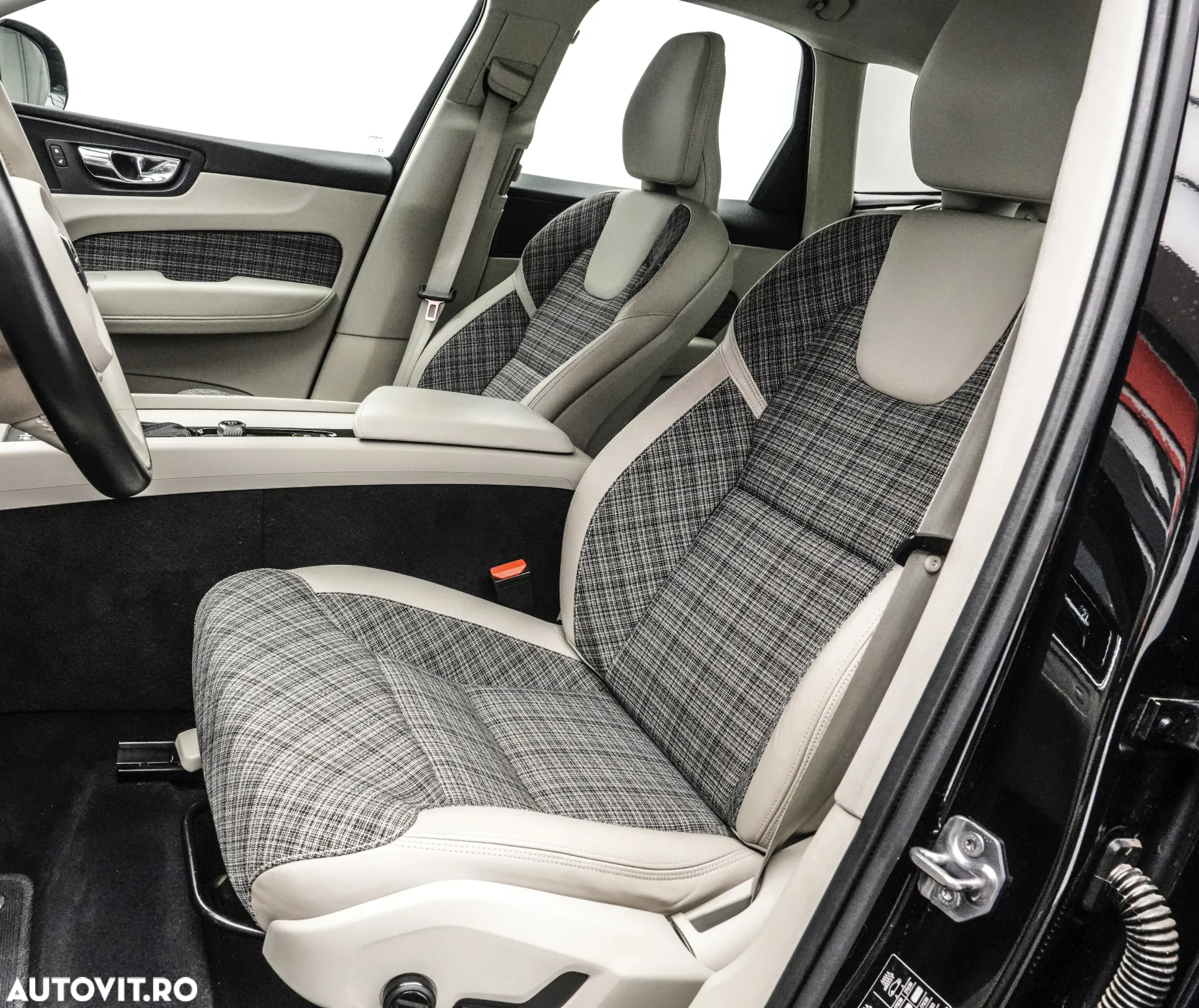 Volvo XC 60 D4 Momentum Pro - 13