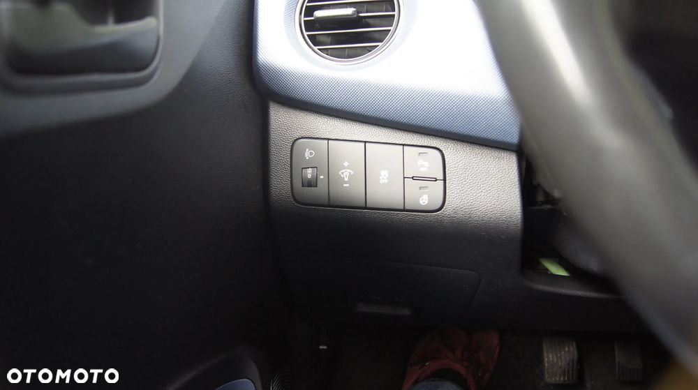 Hyundai i10 1.0 BlueDrive Comfort - 23