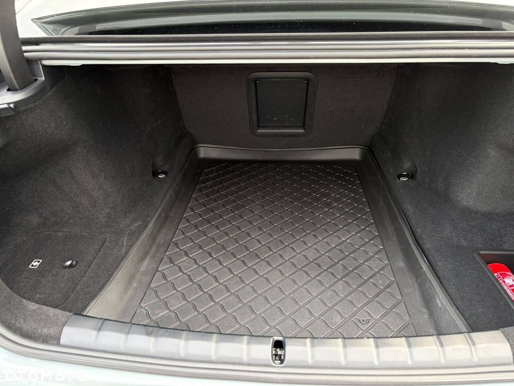 BMW Seria 7 - 37