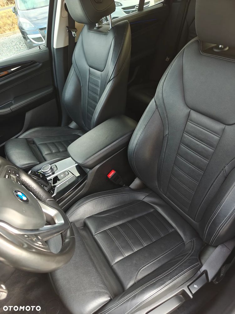 BMW X3 sDrive18d Luxury Line - 11