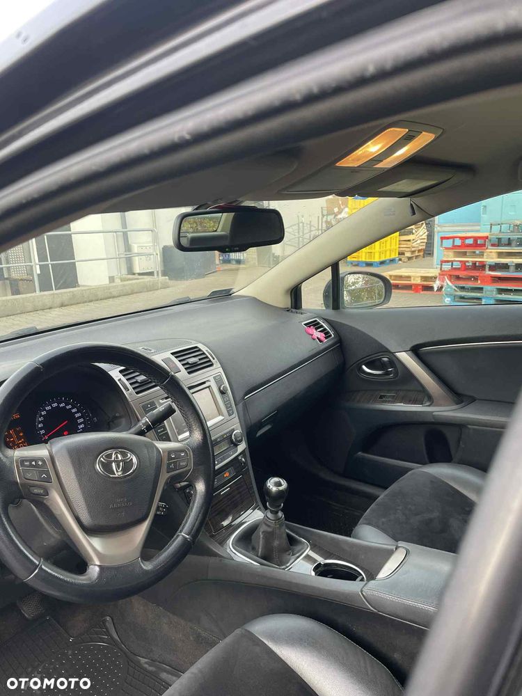 Toyota Avensis 1.8 Premium - 9