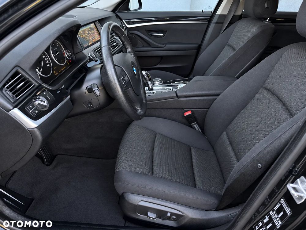 BMW Seria 5 525d xDrive - 10