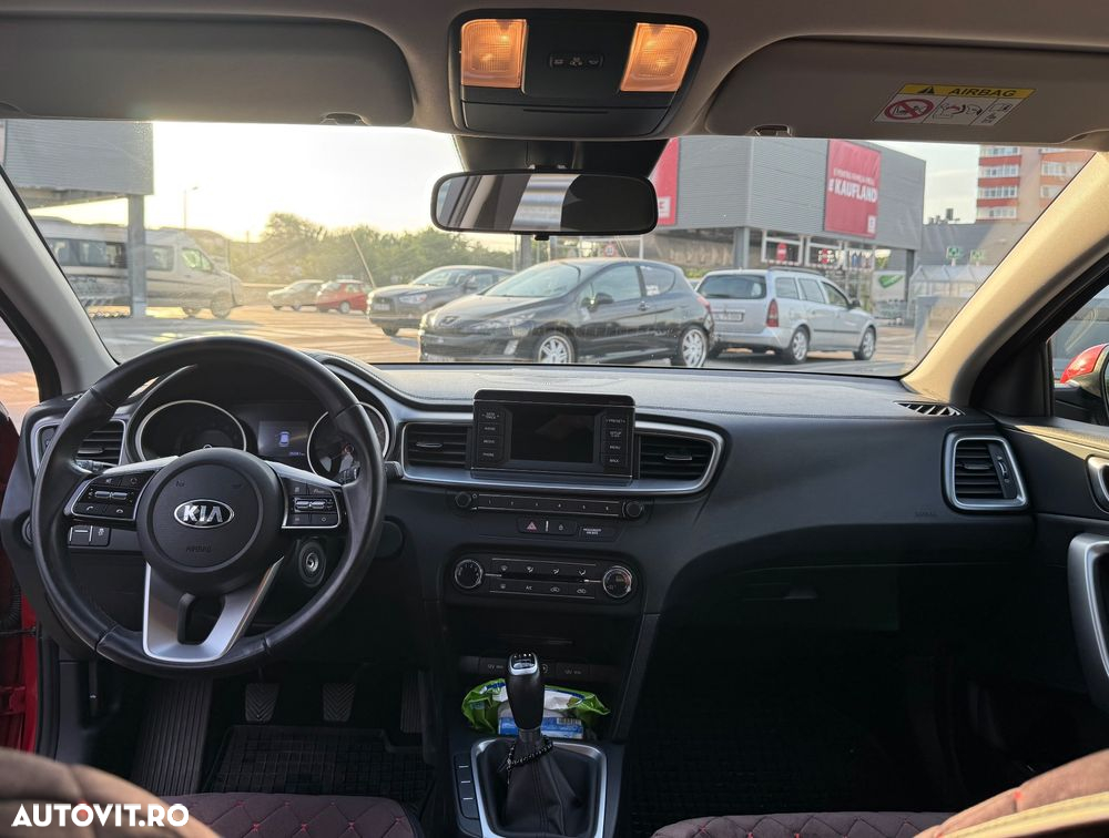 Kia Ceed - 8