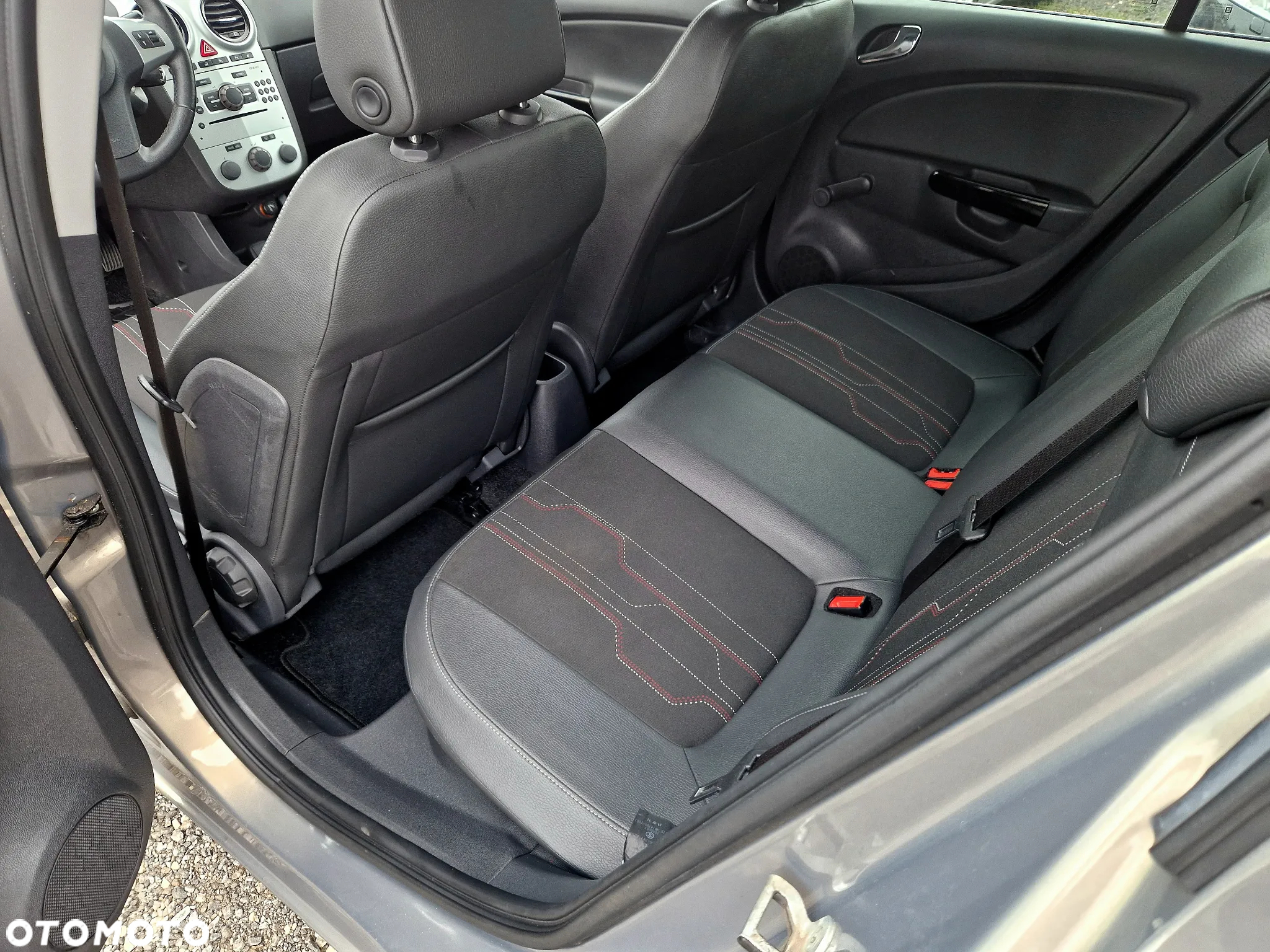 Opel Corsa 1.4 16V Innovation - 23