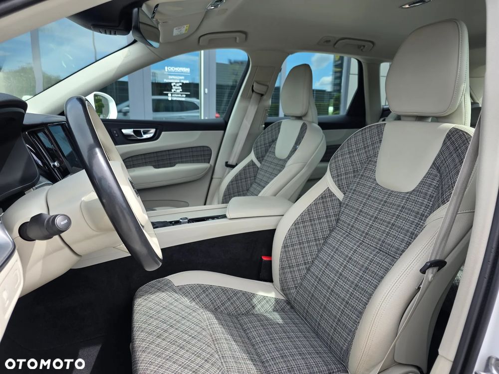 Volvo XC 60 T4 Momentum Pro - 16
