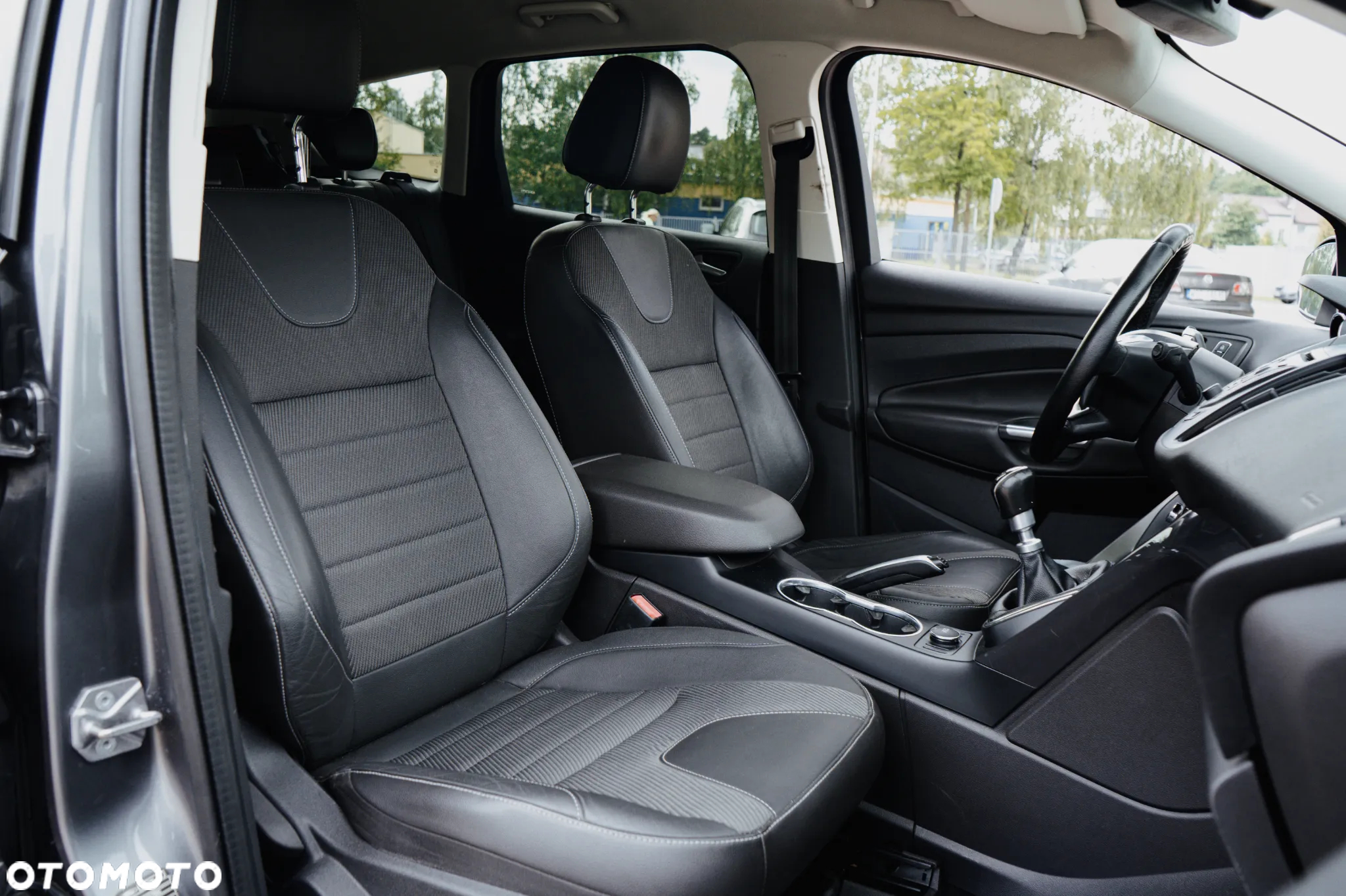 Ford Kuga 2.0 TDCi 2x4 Titanium - 17