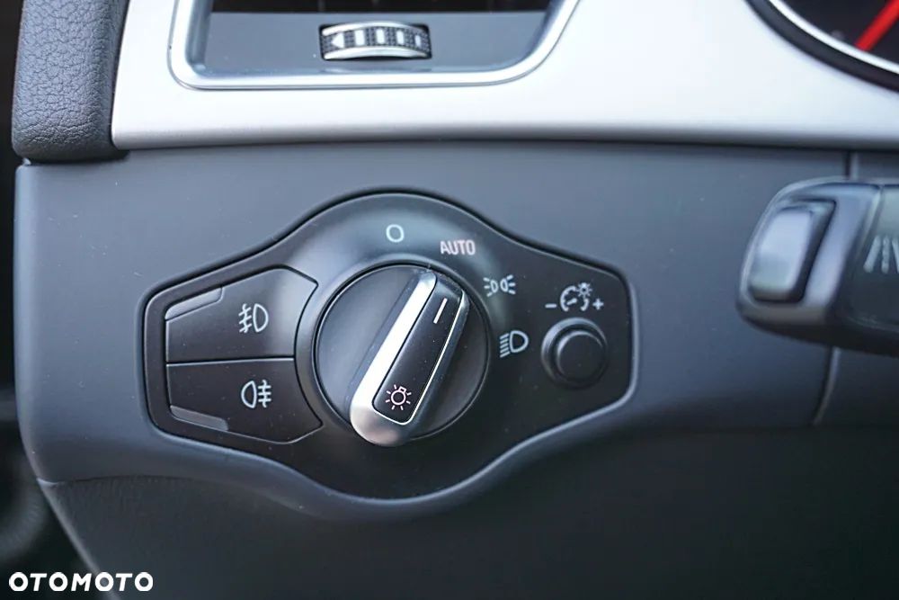 Audi A4 Avant 2.0 TDI DPF clean diesel S line Sportpaket - 32