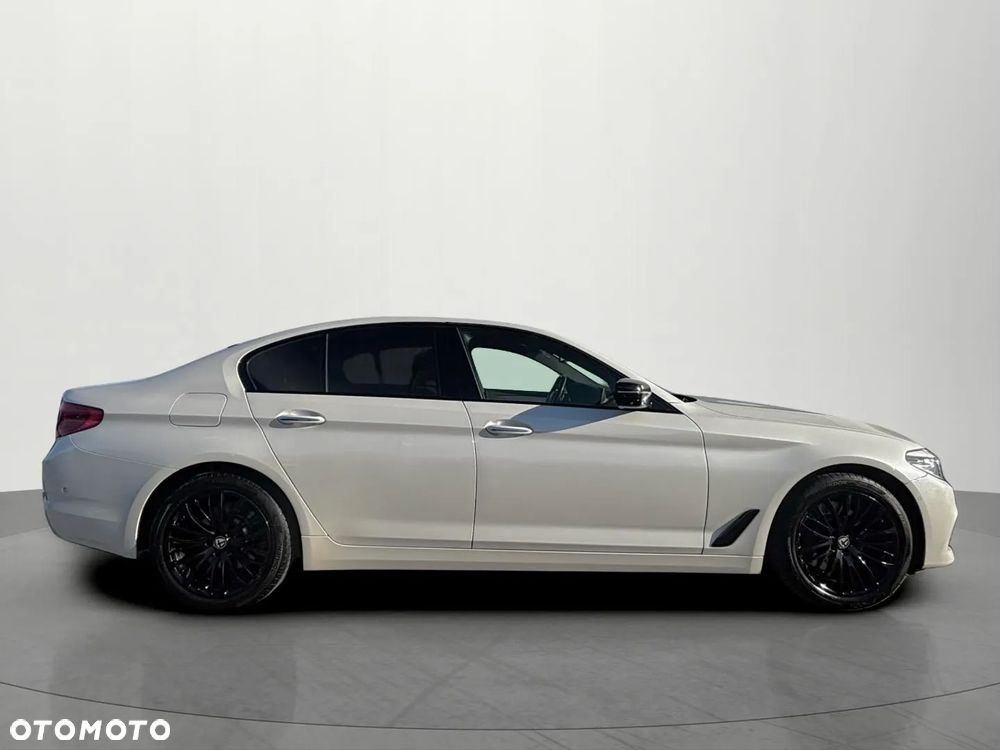 BMW Seria 5 530i GPF xDrive Sport Line sport - 8